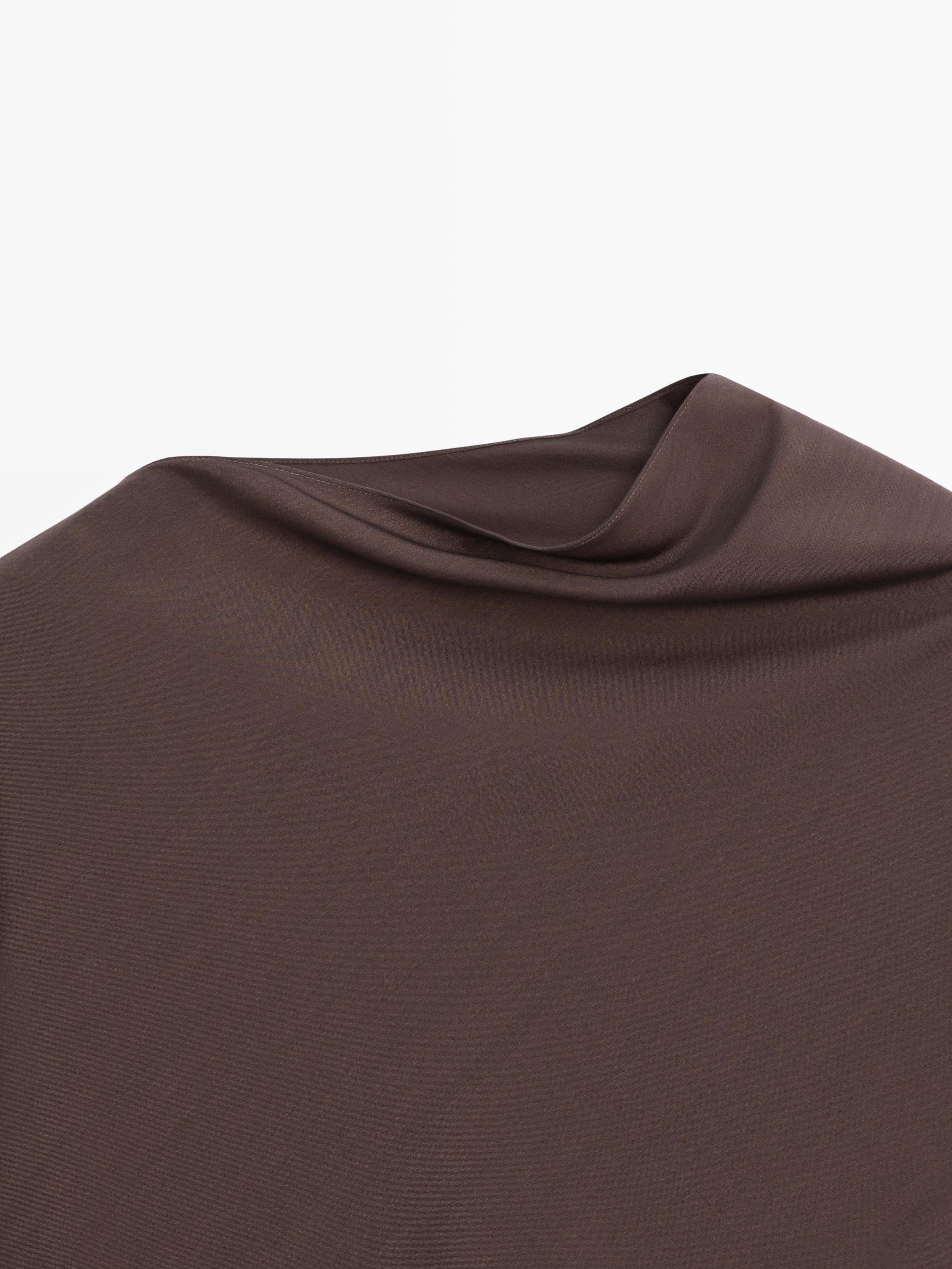 Asymmetric top with neck detail - Limited